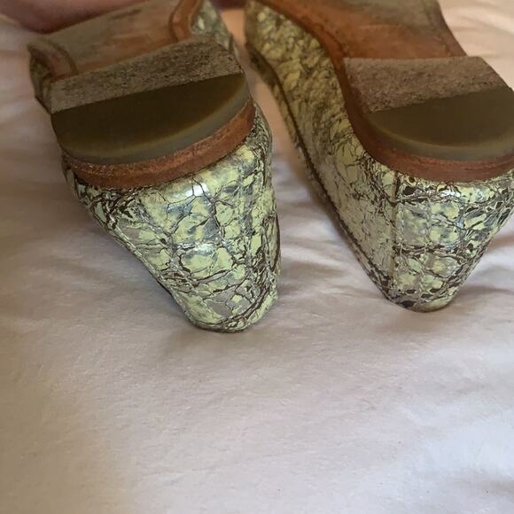 FRYE cream and silver crinkle CARSON BALLET flats - Picture 7 of 10